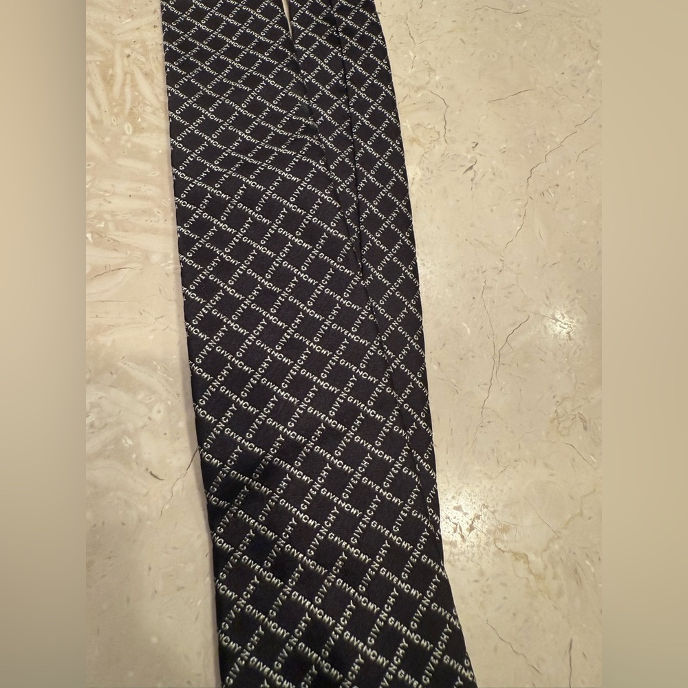 100% AUTHENTIC GIVENCHY TIE